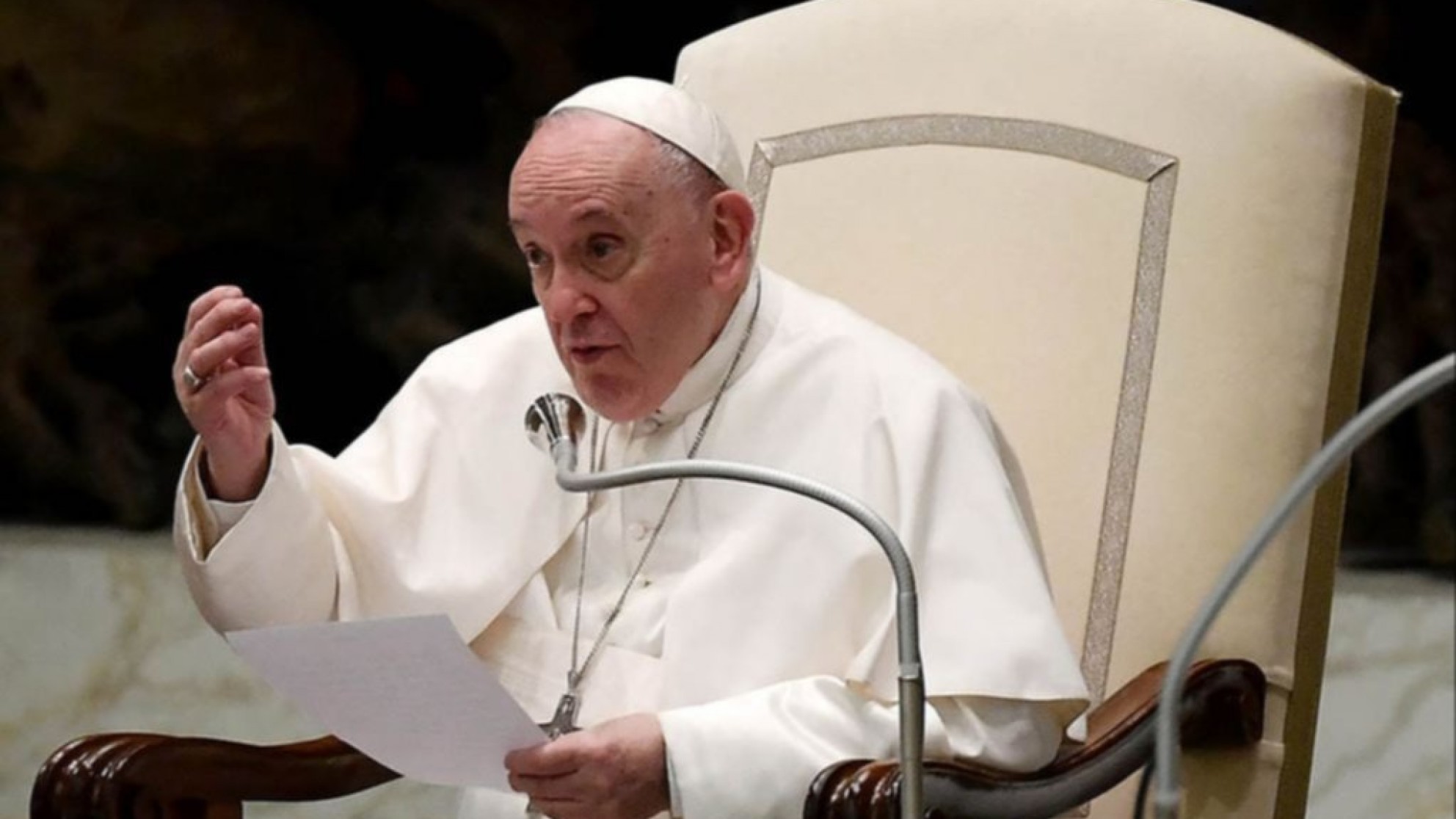 Francisco agradece a Polonia por recibir a refugiados ucranianos y envía material sanitario